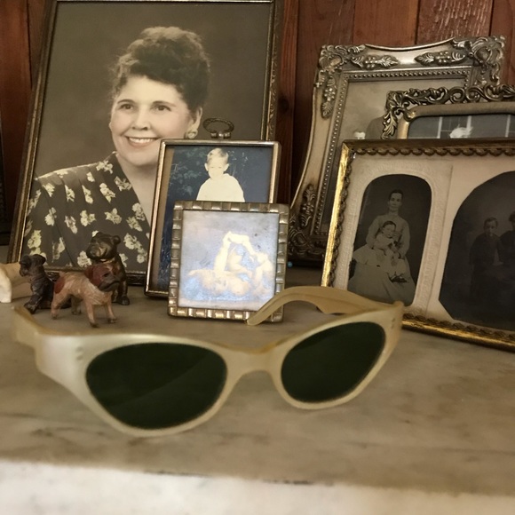 Vintage Accessories - Vintage  lucite cat eye sunglasses